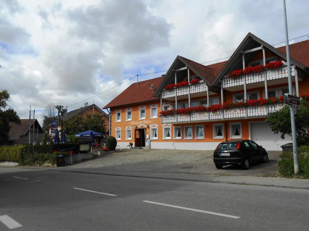 Отель Landgasthof Schutzen Тенген Экстерьер фото